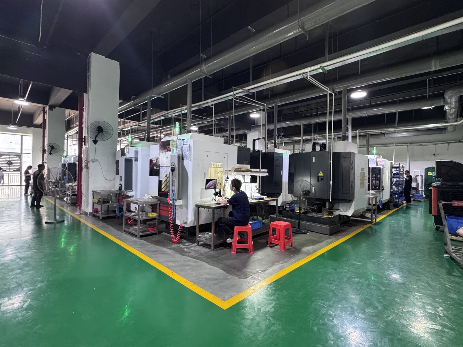 5-axis CNC machining workshop for complex precision parts