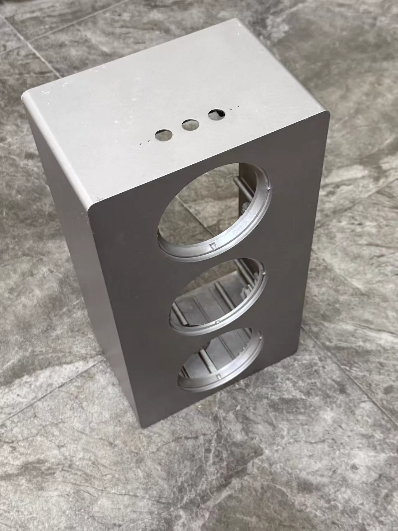 Hot chamber zinc die casting versus cold chamber die casting comparison